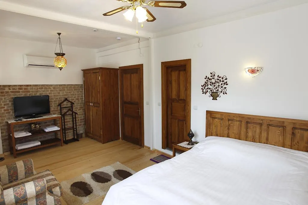 Nazhan Hotel Σελτσούκ 2*,